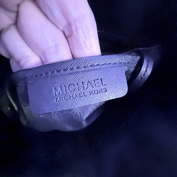 Michael Kors Hamilton Large Black Tote With Lock and Key - Picture 3 of 16